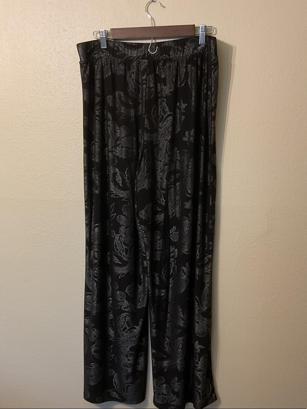 Cato Woman Black & Silver Paisley Wide Leg Pants Size 14/16W - Picture 2 of 6